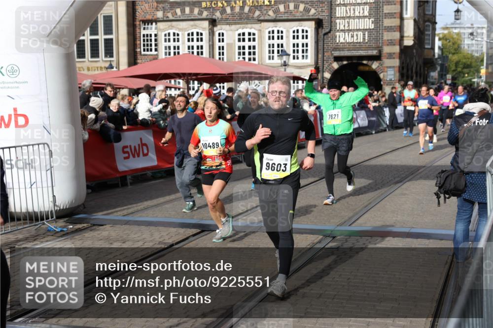 05.10.2025 - 20. swb-Marathon Bremen Yannick Fuchs http://msf.ph/oto/9225551 05.10.2025 11:00:15 Ziel 7621, 9005, 9603, 9604, 9611, 9666, 10138, 10311, 10489, 10572, 11026, 11125, 11266, 11600, 11713 meine-sportfotos.de