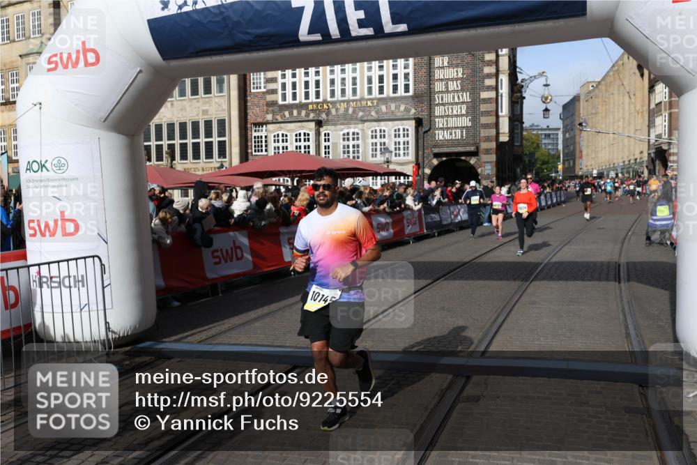 05.10.2025 - 20. swb-Marathon Bremen Yannick Fuchs http://msf.ph/oto/9225554 05.10.2025 10:56:57 Ziel 9188, 9266, 9669, 10059, 10145, 10845, 10924, 11274, 11426, 11675, 11734 meine-sportfotos.de