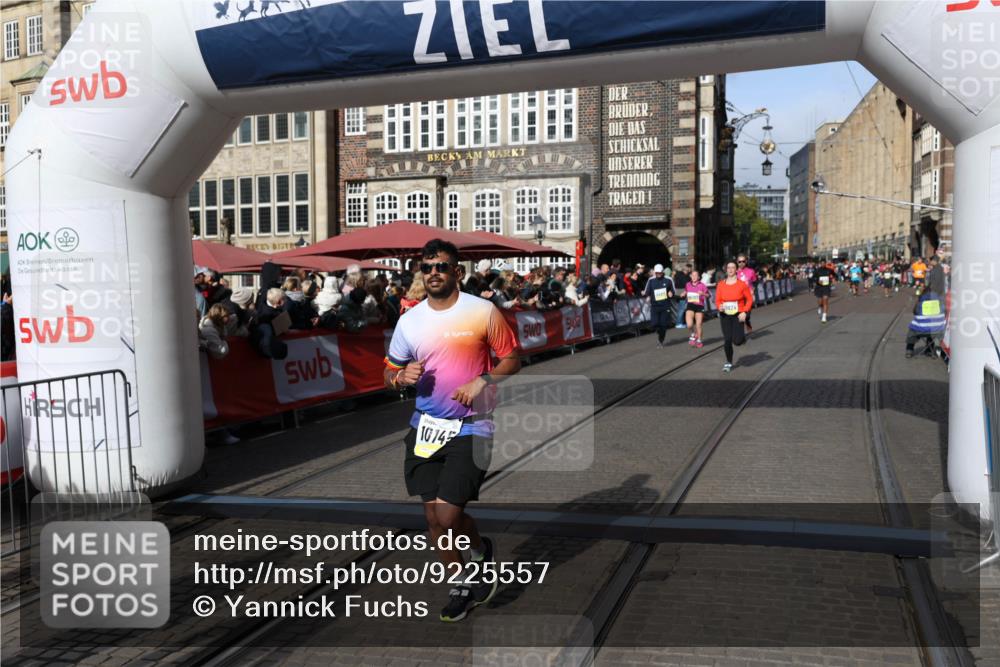 05.10.2025 - 20. swb-Marathon Bremen Yannick Fuchs http://msf.ph/oto/9225557 05.10.2025 10:56:57 Ziel 9188, 9266, 9669, 10059, 10145, 10845, 10924, 11274, 11426, 11675, 11734 meine-sportfotos.de