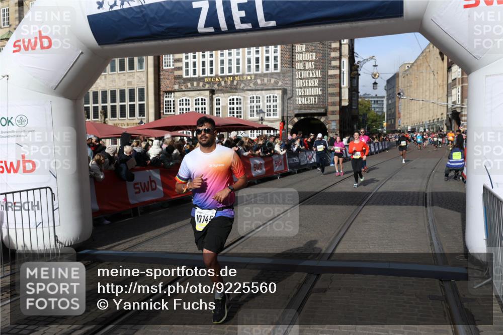 05.10.2025 - 20. swb-Marathon Bremen Yannick Fuchs http://msf.ph/oto/9225560 05.10.2025 10:56:57 Ziel 9188, 9266, 9669, 10059, 10145, 10845, 10924, 11274, 11426, 11675, 11734 meine-sportfotos.de