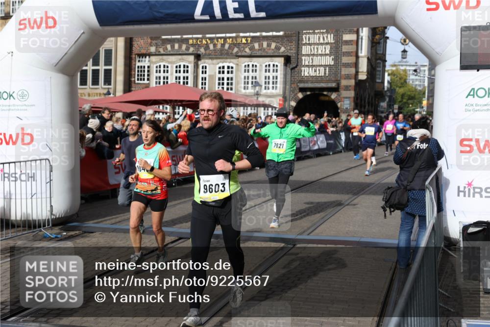 05.10.2025 - 20. swb-Marathon Bremen Yannick Fuchs http://msf.ph/oto/9225567 05.10.2025 11:00:15 Ziel 7621, 9005, 9603, 9604, 9611, 9666, 10138, 10311, 10489, 10572, 11026, 11125, 11266, 11600, 11713 meine-sportfotos.de