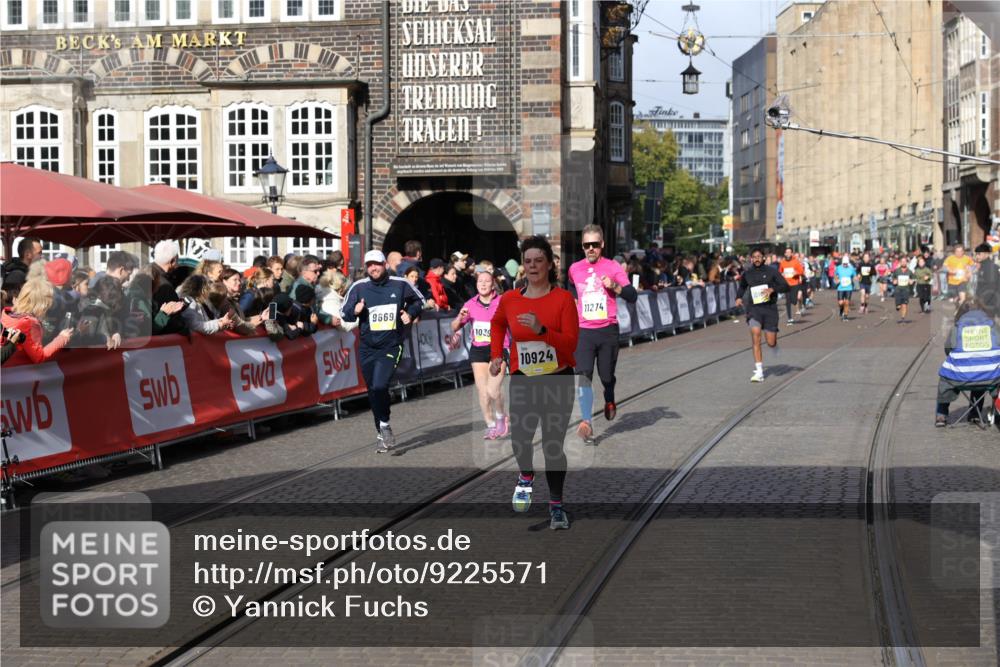 05.10.2025 - 20. swb-Marathon Bremen Yannick Fuchs http://msf.ph/oto/9225571 05.10.2025 10:56:58 Ziel 9188, 9669, 10145, 10397, 10845, 10924, 11274, 11426, 11675, 11734 meine-sportfotos.de