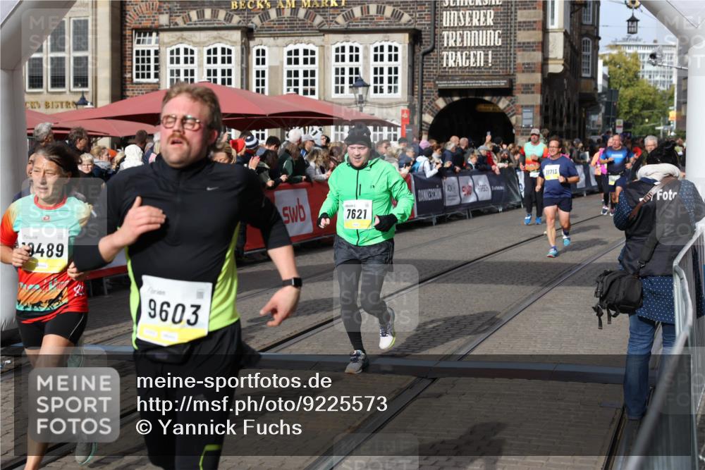 05.10.2025 - 20. swb-Marathon Bremen Yannick Fuchs http://msf.ph/oto/9225573 05.10.2025 11:00:15 Ziel 7621, 9005, 9603, 9604, 9611, 9666, 10138, 10311, 10489, 10572, 11026, 11125, 11266, 11600, 11713 meine-sportfotos.de