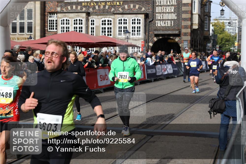 05.10.2025 - 20. swb-Marathon Bremen Yannick Fuchs http://msf.ph/oto/9225584 05.10.2025 11:00:15 Ziel 7621, 9005, 9603, 9604, 9611, 9666, 10138, 10311, 10489, 10572, 11026, 11125, 11266, 11600, 11713 meine-sportfotos.de