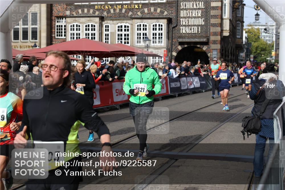 05.10.2025 - 20. swb-Marathon Bremen Yannick Fuchs http://msf.ph/oto/9225587 05.10.2025 11:00:16 Ziel 7621, 9603, 9604, 9611, 9666, 10138, 10345, 10489, 10572, 10889, 11026, 11125, 11266, 11600, 11713 meine-sportfotos.de