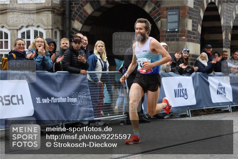 05.10.2025 - 20. swb-Marathon Bremen Strokosch-Dieckow http://msf.ph/oto/9225597 05.10.2025 12:17:52 Ziel 404 meine-sportfotos.de