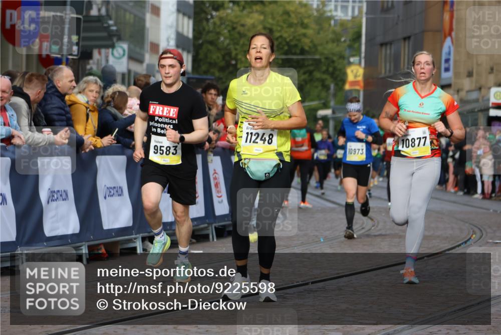 05.10.2025 - 20. swb-Marathon Bremen Strokosch-Dieckow http://msf.ph/oto/9225598 05.10.2025 10:48:54 Ziel 7414, 9216, 9255, 9583, 9674, 10047, 10877, 10973, 11248 meine-sportfotos.de