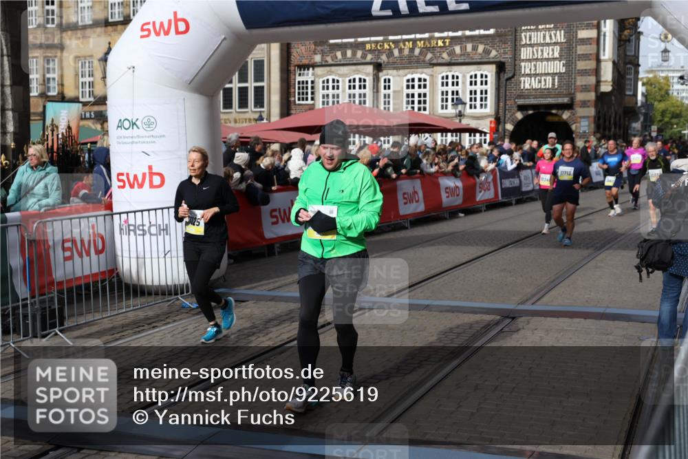 05.10.2025 - 20. swb-Marathon Bremen Yannick Fuchs http://msf.ph/oto/9225619 05.10.2025 11:00:17 Ziel 7177, 7621, 9603, 9611, 9666, 9672, 10138, 10345, 10489, 10572, 10889, 10919, 11026, 11050, 11125, 11266, 11600, 11713 meine-sportfotos.de
