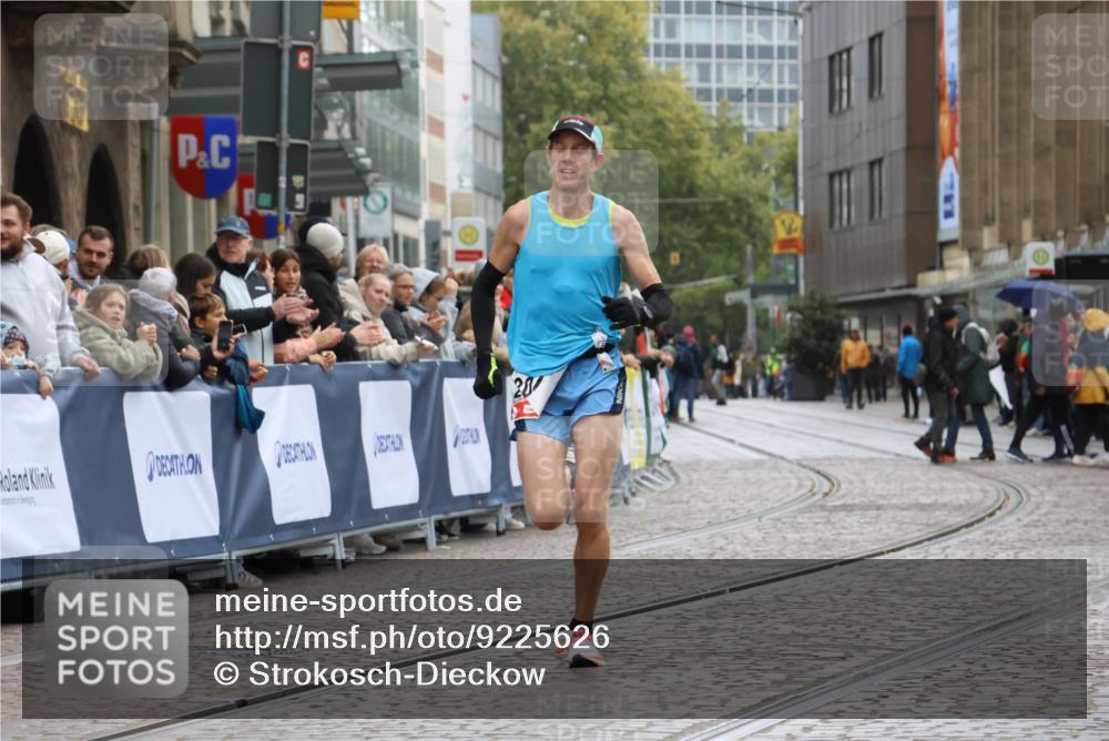05.10.2025 - 20. swb-Marathon Bremen Strokosch-Dieckow http://msf.ph/oto/9225626 05.10.2025 12:19:10 Ziel 2049 meine-sportfotos.de
