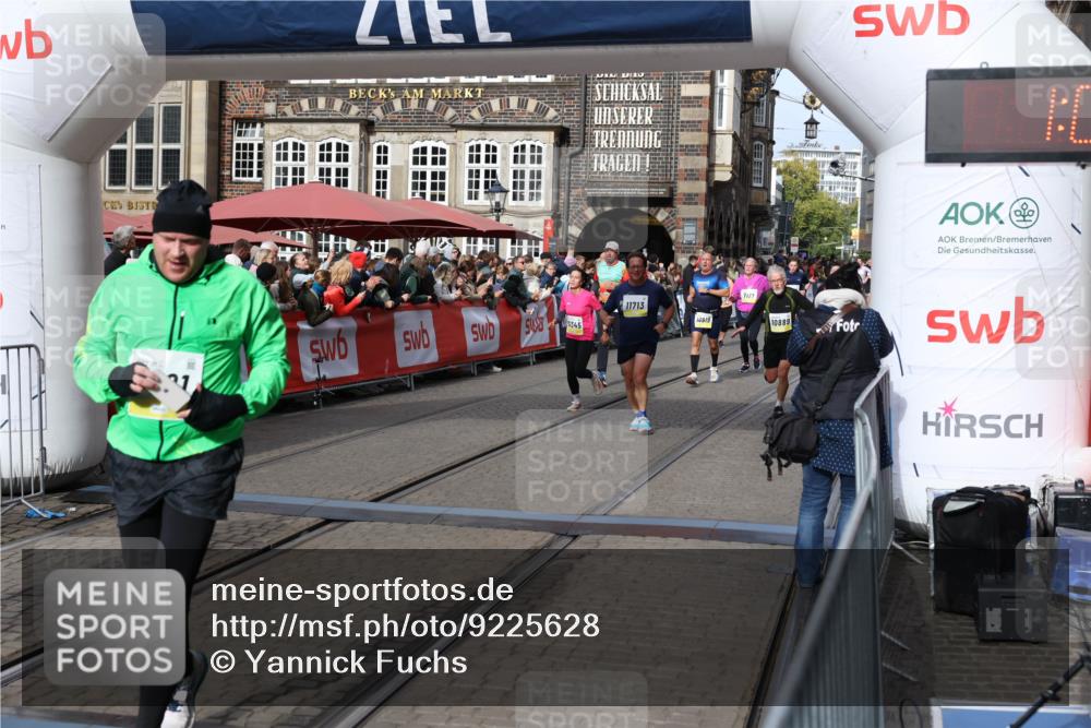 05.10.2025 - 20. swb-Marathon Bremen Yannick Fuchs http://msf.ph/oto/9225628 05.10.2025 11:00:17 Ziel 7177, 7621, 9603, 9611, 9666, 9672, 10138, 10345, 10489, 10572, 10889, 10919, 11026, 11050, 11125, 11266, 11600, 11713 meine-sportfotos.de