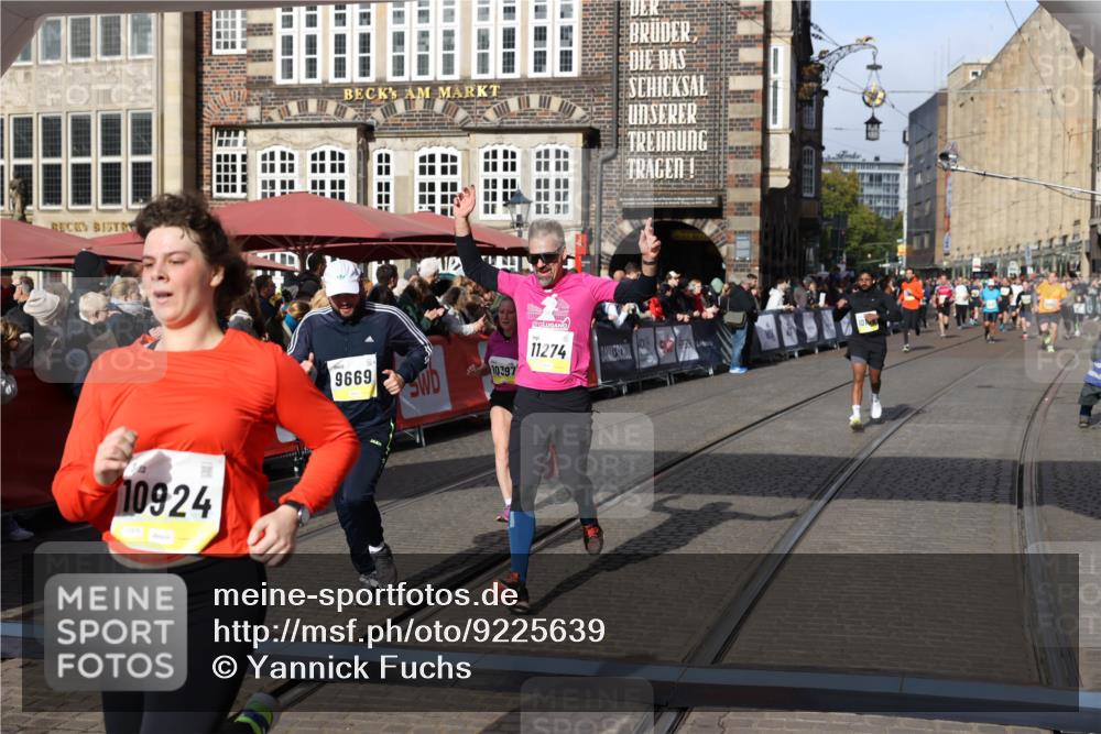 05.10.2025 - 20. swb-Marathon Bremen Yannick Fuchs http://msf.ph/oto/9225639 05.10.2025 10:57:00 Ziel 9188, 9669, 10105, 10145, 10397, 10845, 10924, 11274, 11426, 11675, 11734 meine-sportfotos.de