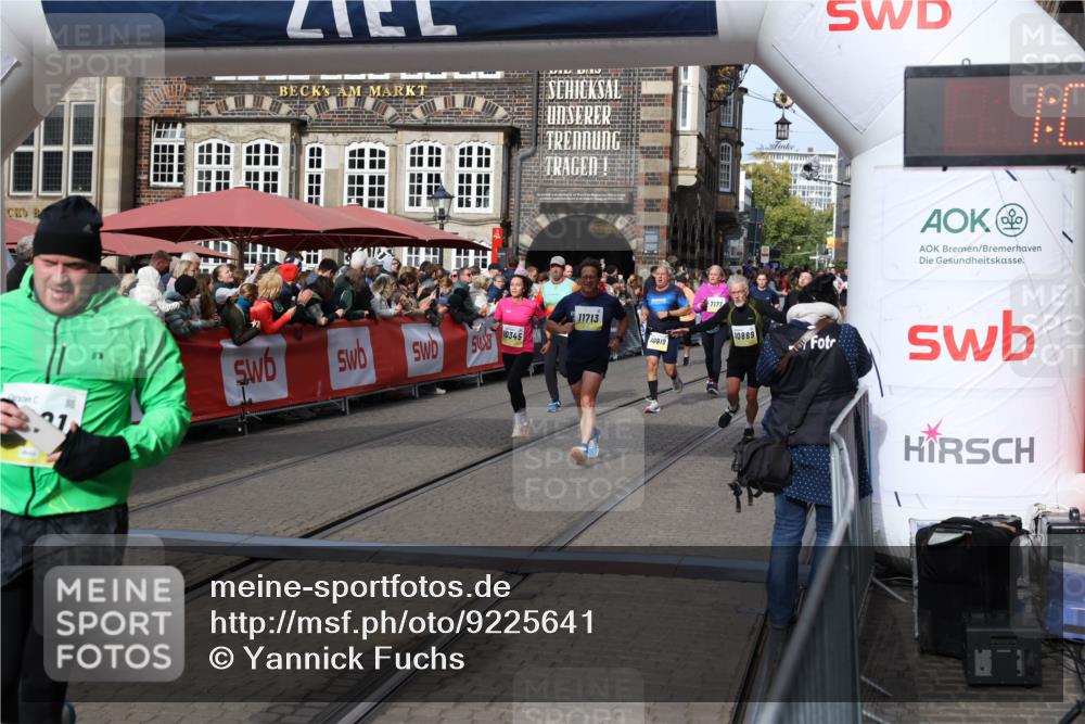 05.10.2025 - 20. swb-Marathon Bremen Yannick Fuchs http://msf.ph/oto/9225641 05.10.2025 11:00:17 Ziel 7177, 7621, 9603, 9611, 9666, 9672, 10138, 10345, 10489, 10572, 10889, 10919, 11026, 11050, 11125, 11266, 11600, 11713 meine-sportfotos.de