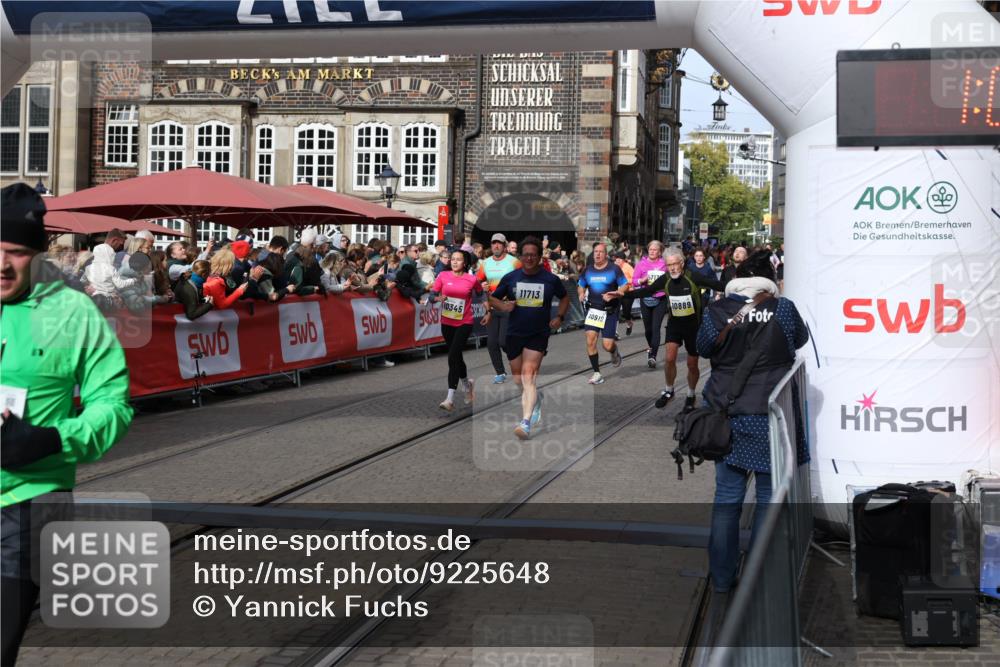 05.10.2025 - 20. swb-Marathon Bremen Yannick Fuchs http://msf.ph/oto/9225648 05.10.2025 11:00:17 Ziel 7177, 7621, 9603, 9611, 9666, 9672, 10138, 10345, 10489, 10572, 10889, 10919, 11026, 11050, 11125, 11266, 11600, 11713 meine-sportfotos.de