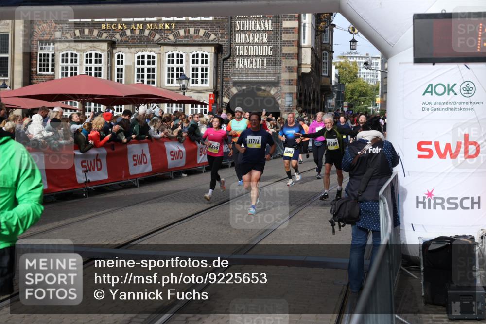05.10.2025 - 20. swb-Marathon Bremen Yannick Fuchs http://msf.ph/oto/9225653 05.10.2025 11:00:17 Ziel 7177, 7621, 9603, 9611, 9666, 9672, 10138, 10345, 10489, 10572, 10889, 10919, 11026, 11050, 11125, 11266, 11600, 11713 meine-sportfotos.de