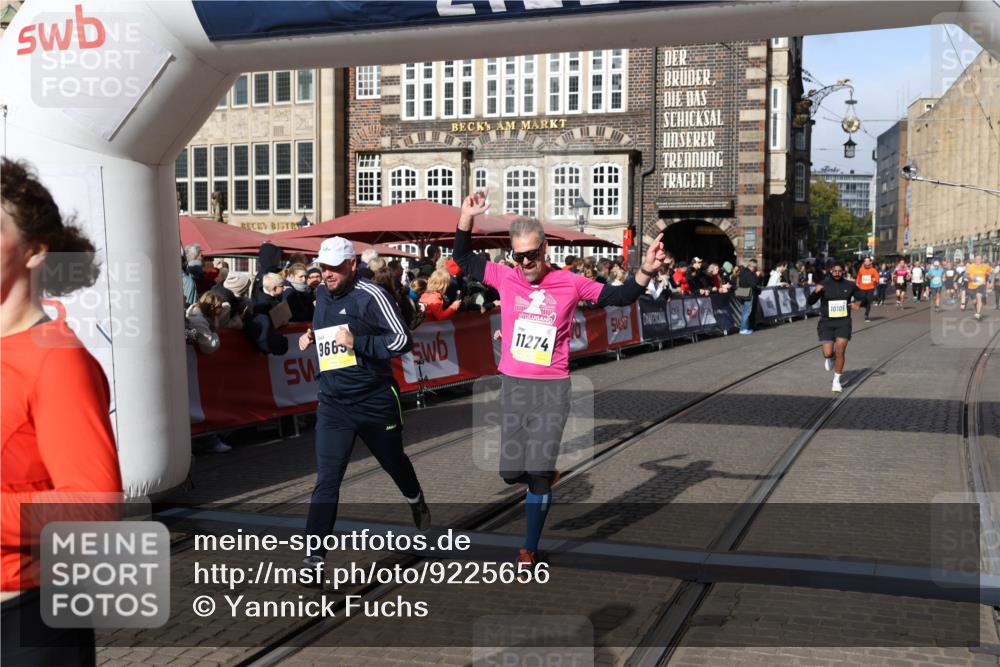 05.10.2025 - 20. swb-Marathon Bremen Yannick Fuchs http://msf.ph/oto/9225656 05.10.2025 10:57:01 Ziel 9188, 9669, 10105, 10145, 10397, 10845, 10924, 11274, 11675 meine-sportfotos.de