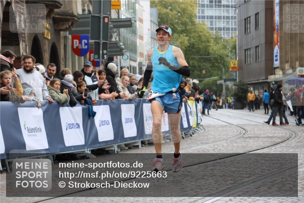 05.10.2025 - 20. swb-Marathon Bremen Strokosch-Dieckow http://msf.ph/oto/9225663 05.10.2025 12:19:11 Ziel 2049 meine-sportfotos.de