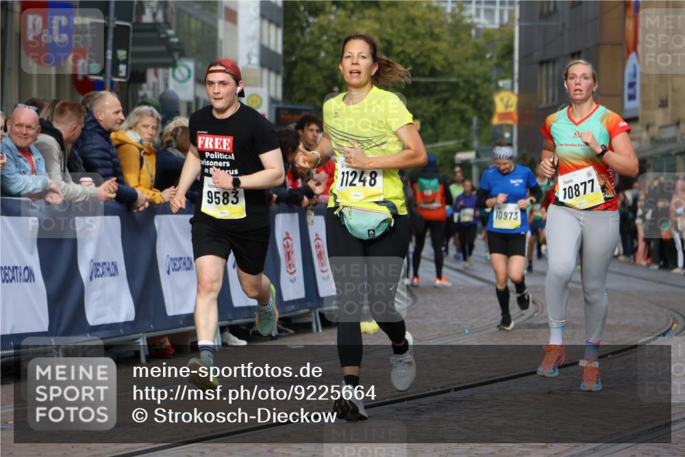 05.10.2025 - 20. swb-Marathon Bremen Strokosch-Dieckow http://msf.ph/oto/9225664 05.10.2025 10:48:54 Ziel 7414, 9216, 9255, 9583, 9674, 10047, 10877, 10973, 11248 meine-sportfotos.de