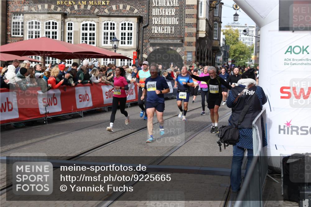 05.10.2025 - 20. swb-Marathon Bremen Yannick Fuchs http://msf.ph/oto/9225665 05.10.2025 11:00:18 Ziel 7177, 7621, 9603, 9611, 9666, 9672, 10138, 10345, 10489, 10572, 10889, 10919, 11026, 11050, 11125, 11600, 11713 meine-sportfotos.de