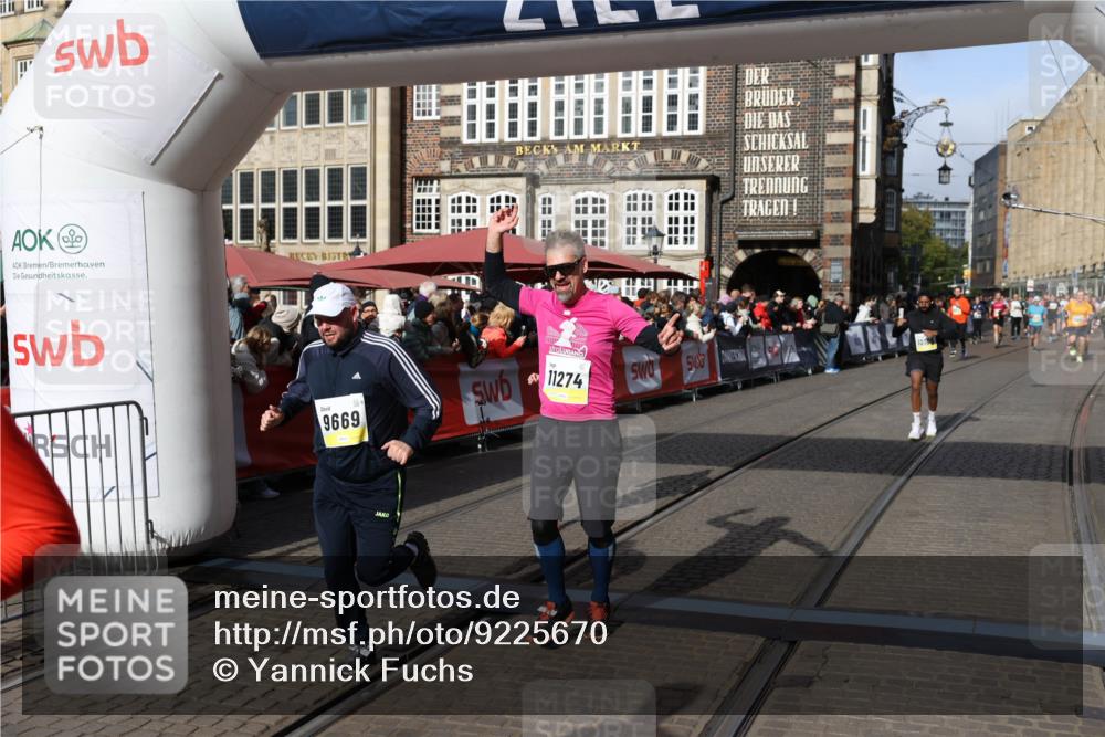 05.10.2025 - 20. swb-Marathon Bremen Yannick Fuchs http://msf.ph/oto/9225670 05.10.2025 10:57:01 Ziel 9188, 9669, 10105, 10145, 10397, 10845, 10924, 11274, 11675 meine-sportfotos.de