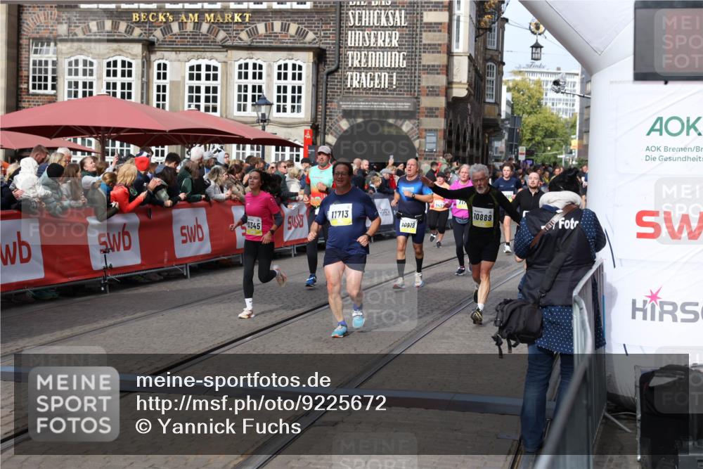 05.10.2025 - 20. swb-Marathon Bremen Yannick Fuchs http://msf.ph/oto/9225672 05.10.2025 11:00:18 Ziel 7177, 7621, 9603, 9611, 9666, 9672, 10138, 10345, 10489, 10572, 10889, 10919, 11026, 11050, 11125, 11600, 11713 meine-sportfotos.de
