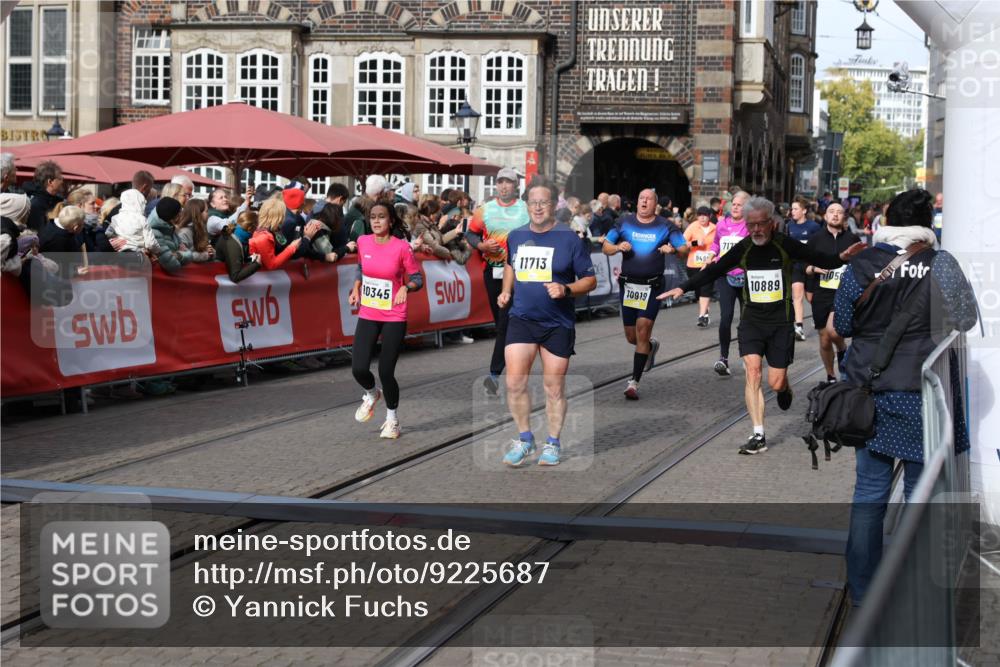 05.10.2025 - 20. swb-Marathon Bremen Yannick Fuchs http://msf.ph/oto/9225687 05.10.2025 11:00:18 Ziel 7177, 7621, 9603, 9611, 9666, 9672, 10138, 10345, 10489, 10572, 10889, 10919, 11026, 11050, 11125, 11600, 11713 meine-sportfotos.de