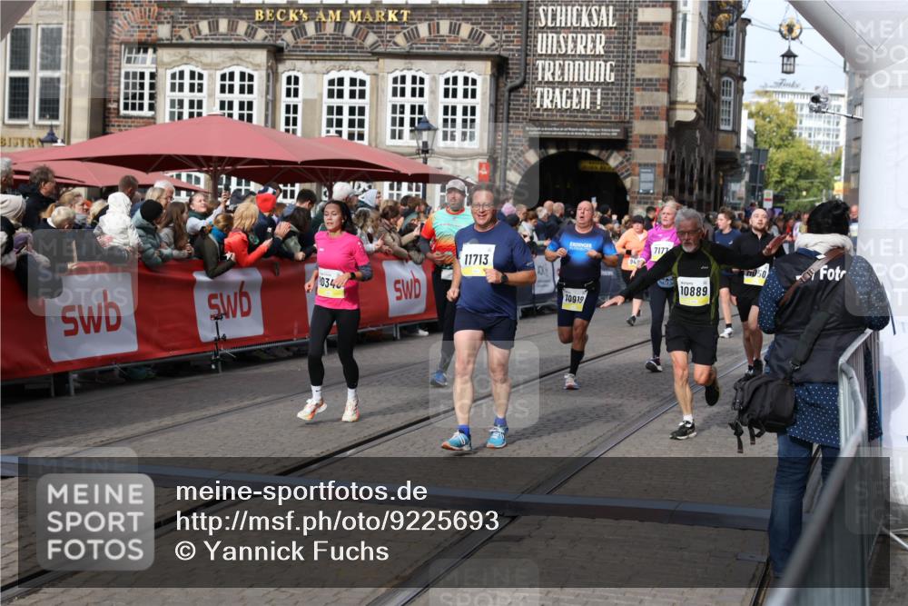 05.10.2025 - 20. swb-Marathon Bremen Yannick Fuchs http://msf.ph/oto/9225693 05.10.2025 11:00:18 Ziel 7177, 7621, 9603, 9611, 9666, 9672, 10138, 10345, 10489, 10572, 10889, 10919, 11026, 11050, 11125, 11600, 11713 meine-sportfotos.de