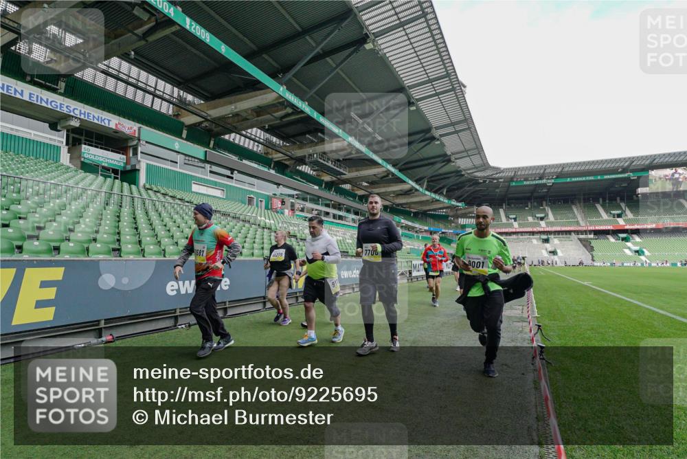 05.10.2025 - 20. swb-Marathon Bremen Michael Burmester http://msf.ph/oto/9225695 05.10.2025 10:41:09 Laufen im Stadion 7706, 8111, 9001, 9178, 9191, 9205, 9217, 9245, 9265, 9274, 9306, 9321, 9334, 9353, 9355, 9357, 9401, 9438, 9440, 9446, 9466, 9483, 9530, 9537, 9538, 9589, 9599, 9605, 9617, 9685, 9690, 9702, 9712, 9757, 9764, 9774, 9804, 9853, 9874, 9877, 9887, 9892, 9942, 10001, 10037, 10051, 10058, 10081, 10095, 10100, 10101, 10135, 10152, 10168, 10197, 10212, 10235, 10236, 10243, 10249, 10295, 10330, 10332, 10343, 10419, 10458, 10550, 10563, 10580, 10582, 10585, 10614, 10632, 7799 meine-sportfotos.de
