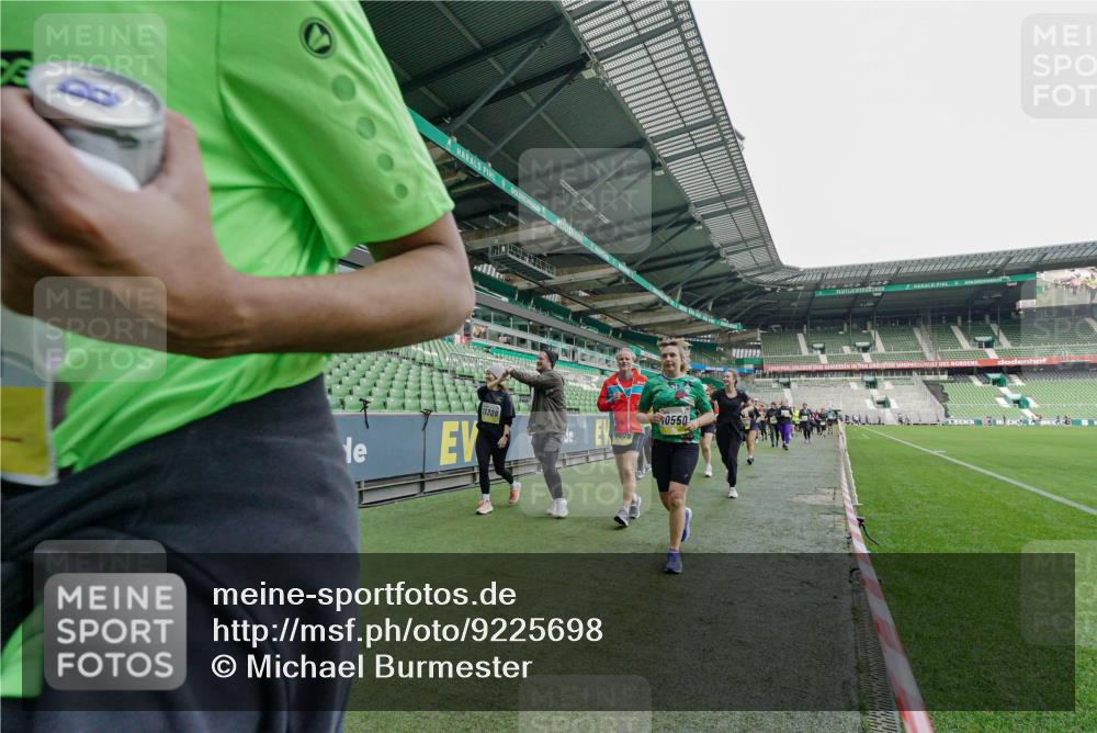 05.10.2025 - 20. swb-Marathon Bremen Michael Burmester http://msf.ph/oto/9225698 05.10.2025 10:41:11 Laufen im Stadion 7706, 8111, 9001, 9178, 9191, 9205, 9217, 9245, 9265, 9274, 9306, 9321, 9334, 9353, 9355, 9357, 9401, 9438, 9446, 9466, 9483, 9530, 9537, 9538, 9589, 9599, 9605, 9617, 9685, 9690, 9702, 9712, 9757, 9764, 9774, 9804, 9853, 9874, 9877, 9887, 9892, 9942, 10001, 10037, 10051, 10058, 10081, 10095, 10100, 10101, 10135, 10152, 10168, 10197, 10212, 10235, 10236, 10243, 10249, 10295, 10330, 10332, 10343, 10419, 10458, 10550, 10580, 10582, 10585, 10614, 10632, 7799 meine-sportfotos.de