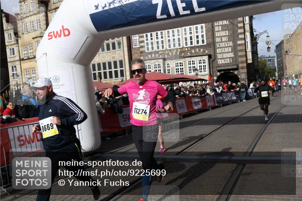 05.10.2025 - 20. swb-Marathon Bremen Yannick Fuchs http://msf.ph/oto/9225699 05.10.2025 10:57:01 Ziel 9188, 9669, 10105, 10145, 10397, 10845, 10924, 11274, 11675 meine-sportfotos.de