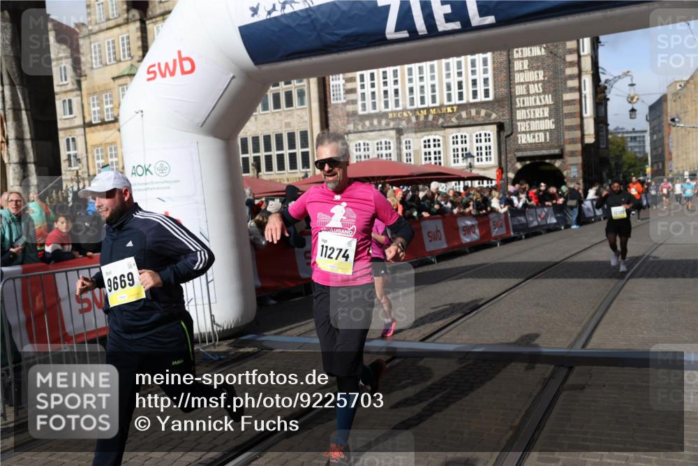 05.10.2025 - 20. swb-Marathon Bremen Yannick Fuchs http://msf.ph/oto/9225703 05.10.2025 10:57:02 Ziel 9669, 10105, 10145, 10397, 10924, 11168, 11274, 11675 meine-sportfotos.de