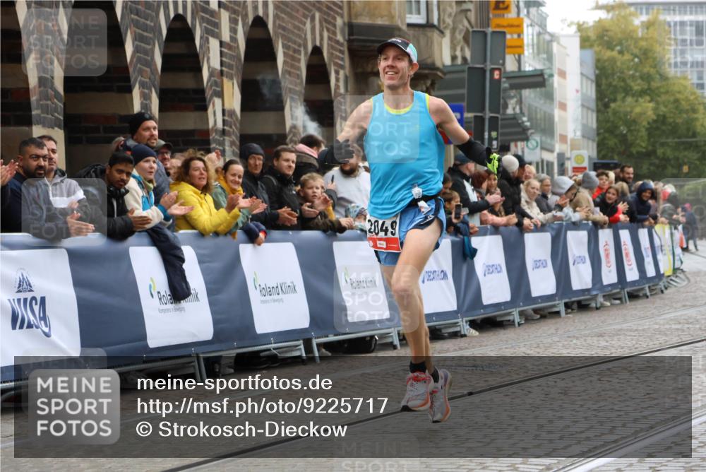 05.10.2025 - 20. swb-Marathon Bremen Strokosch-Dieckow http://msf.ph/oto/9225717 05.10.2025 12:19:11 Ziel 2049 meine-sportfotos.de