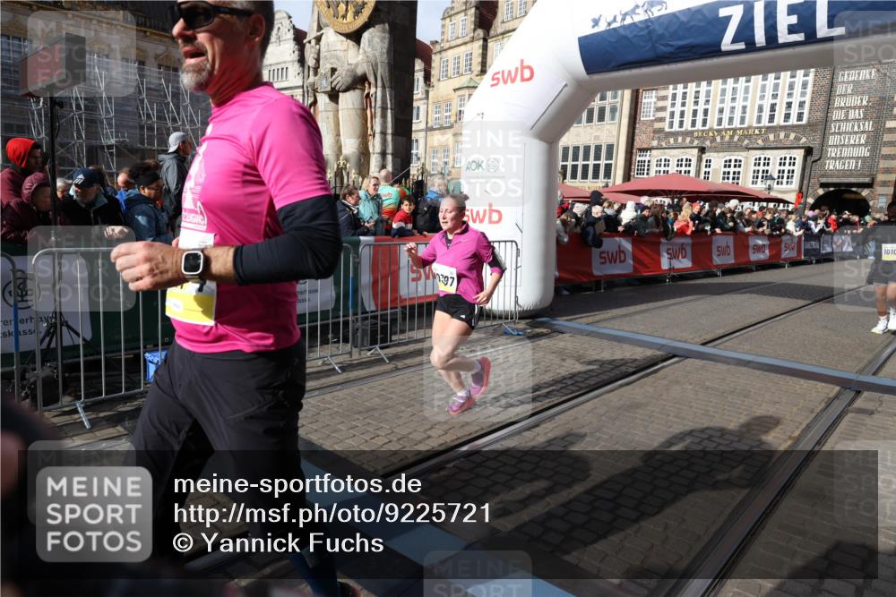 05.10.2025 - 20. swb-Marathon Bremen Yannick Fuchs http://msf.ph/oto/9225721 05.10.2025 10:57:03 Ziel 9669, 10105, 10145, 10397, 10867, 10924, 11168, 11274 meine-sportfotos.de