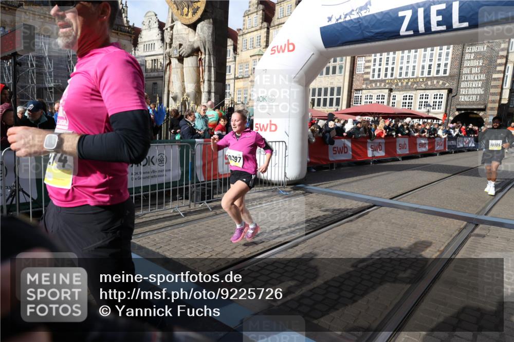 05.10.2025 - 20. swb-Marathon Bremen Yannick Fuchs http://msf.ph/oto/9225726 05.10.2025 10:57:03 Ziel 9669, 10105, 10145, 10397, 10867, 10924, 11168, 11274 meine-sportfotos.de