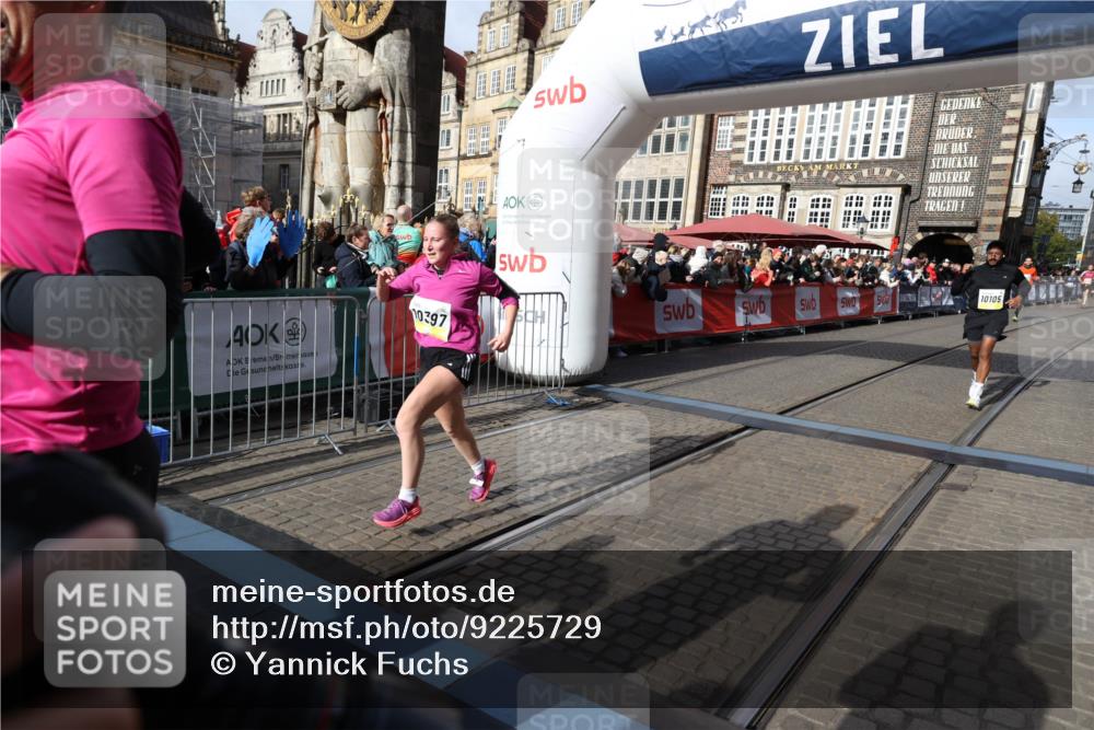 05.10.2025 - 20. swb-Marathon Bremen Yannick Fuchs http://msf.ph/oto/9225729 05.10.2025 10:57:03 Ziel 9669, 10105, 10145, 10397, 10867, 10924, 11168, 11274 meine-sportfotos.de