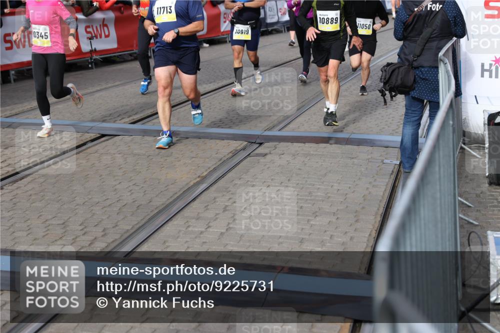 05.10.2025 - 20. swb-Marathon Bremen Yannick Fuchs http://msf.ph/oto/9225731 05.10.2025 11:00:19 Ziel 7177, 7621, 9603, 9611, 9672, 10345, 10489, 10889, 10919, 10985, 11026, 11050, 11125, 11600, 11713 meine-sportfotos.de