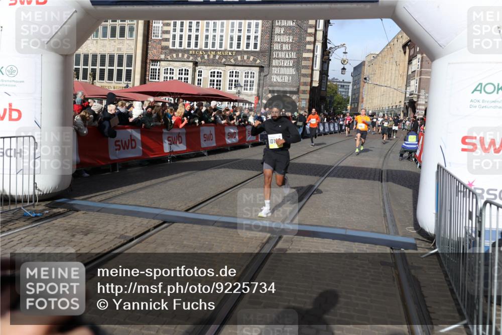 05.10.2025 - 20. swb-Marathon Bremen Yannick Fuchs http://msf.ph/oto/9225734 05.10.2025 10:57:03 Ziel 9669, 10105, 10145, 10397, 10867, 10924, 11168, 11274 meine-sportfotos.de
