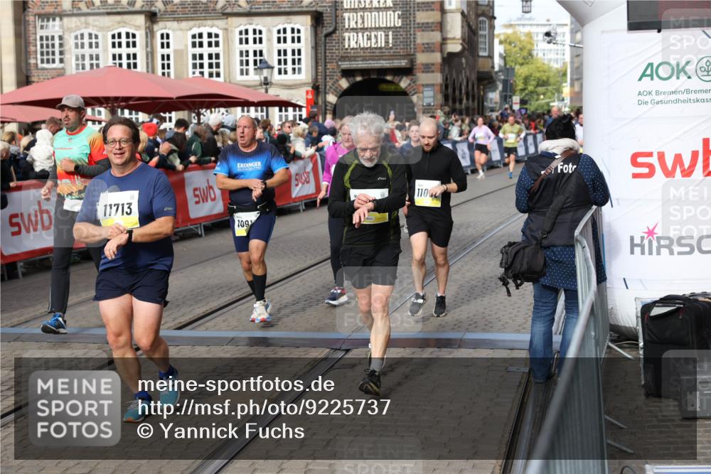05.10.2025 - 20. swb-Marathon Bremen Yannick Fuchs http://msf.ph/oto/9225737 05.10.2025 11:00:20 Ziel 7177, 7621, 9495, 9603, 9672, 10345, 10489, 10889, 10919, 10985, 11050, 11125, 11600, 11713 meine-sportfotos.de