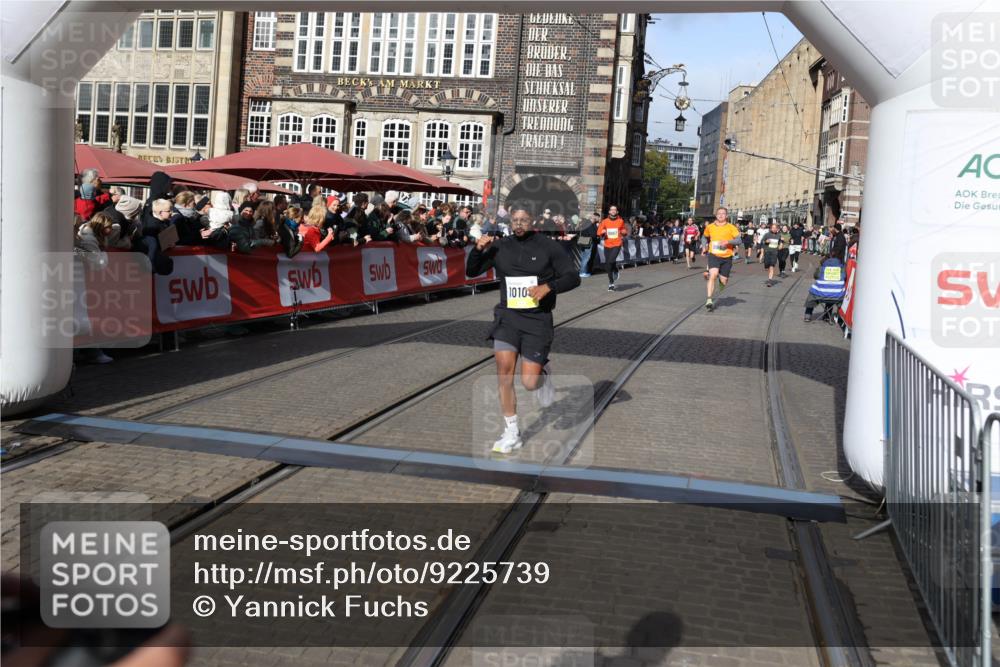 05.10.2025 - 20. swb-Marathon Bremen Yannick Fuchs http://msf.ph/oto/9225739 05.10.2025 10:57:03 Ziel 9669, 10105, 10145, 10397, 10867, 10924, 11168, 11274 meine-sportfotos.de