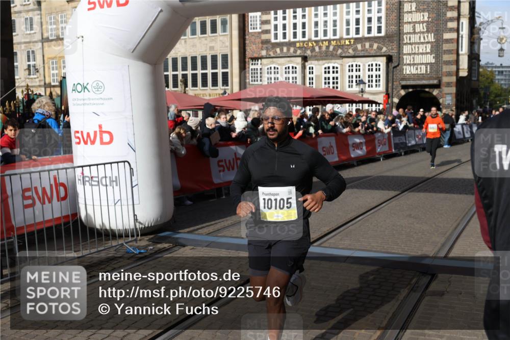 05.10.2025 - 20. swb-Marathon Bremen Yannick Fuchs http://msf.ph/oto/9225746 05.10.2025 10:57:04 Ziel 9451, 9669, 10105, 10397, 10867, 10924, 11168, 11274 meine-sportfotos.de