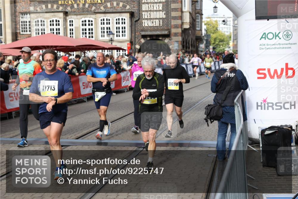 05.10.2025 - 20. swb-Marathon Bremen Yannick Fuchs http://msf.ph/oto/9225747 05.10.2025 11:00:20 Ziel 7177, 7621, 9495, 9603, 9672, 10345, 10489, 10889, 10919, 10985, 11050, 11125, 11600, 11713 meine-sportfotos.de