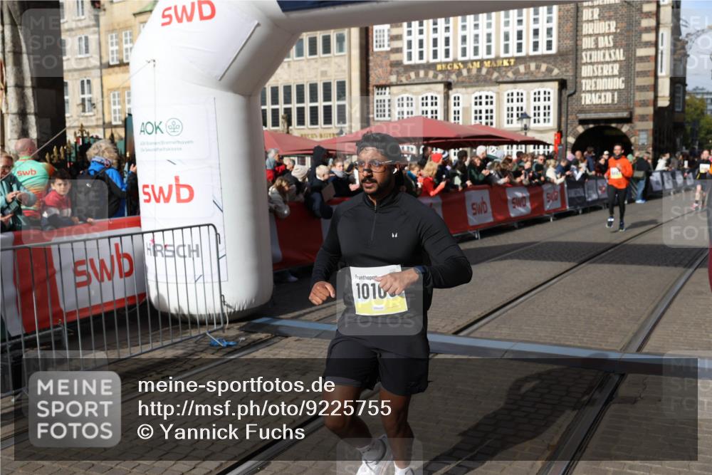 05.10.2025 - 20. swb-Marathon Bremen Yannick Fuchs http://msf.ph/oto/9225755 05.10.2025 10:57:04 Ziel 9451, 9669, 10105, 10397, 10867, 10924, 11168, 11274 meine-sportfotos.de
