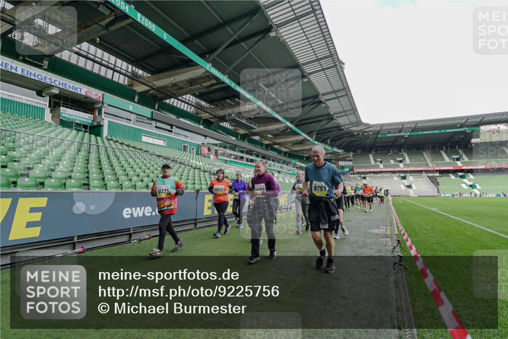 05.10.2025 - 20. swb-Marathon Bremen Michael Burmester http://msf.ph/oto/9225756 05.10.2025 10:41:28 Laufen im Stadion 7706, 8533, 9001, 9178, 9191, 9217, 9265, 9274, 9306, 9334, 9353, 9355, 9357, 9401, 9438, 9446, 9483, 9530, 9537, 9538, 9589, 9599, 9605, 9617, 9632, 9685, 9702, 9757, 9764, 9774, 9836, 9837, 9853, 9874, 9877, 9887, 9892, 9907, 9982, 10051, 10095, 10100, 10101, 10125, 10132, 10148, 10152, 10197, 10212, 10214, 10223, 10235, 10236, 10249, 10295, 10330, 10332, 10333, 10458, 10550, 10582, 10585, 10614, 10632, 10706, 10937, 10998, 11037, 11232, 11379, 11405, 11437 meine-sportfotos.de