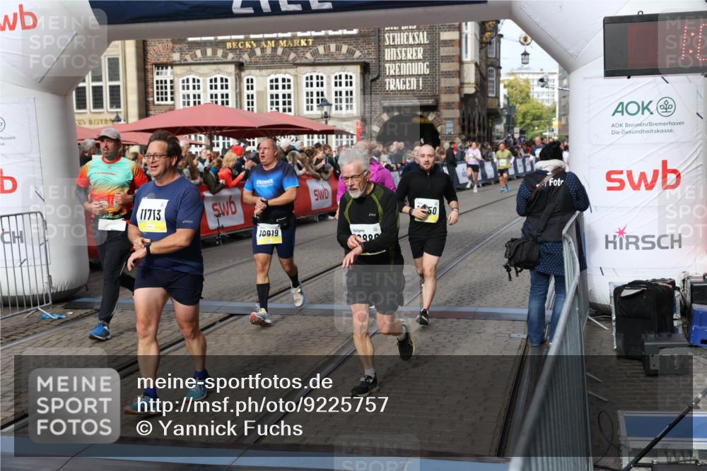 05.10.2025 - 20. swb-Marathon Bremen Yannick Fuchs http://msf.ph/oto/9225757 05.10.2025 11:00:20 Ziel 7177, 7621, 9495, 9603, 9672, 10345, 10489, 10889, 10919, 10985, 11050, 11125, 11600, 11713 meine-sportfotos.de