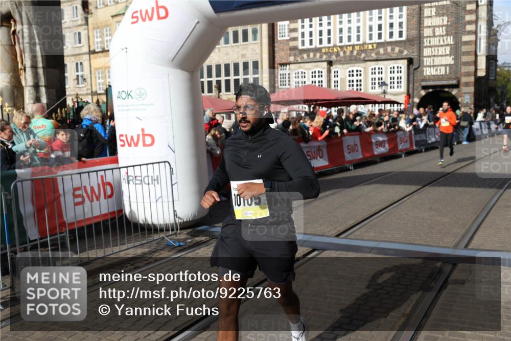 05.10.2025 - 20. swb-Marathon Bremen Yannick Fuchs http://msf.ph/oto/9225763 05.10.2025 10:57:04 Ziel 9451, 9669, 10105, 10397, 10867, 10924, 11168, 11274 meine-sportfotos.de