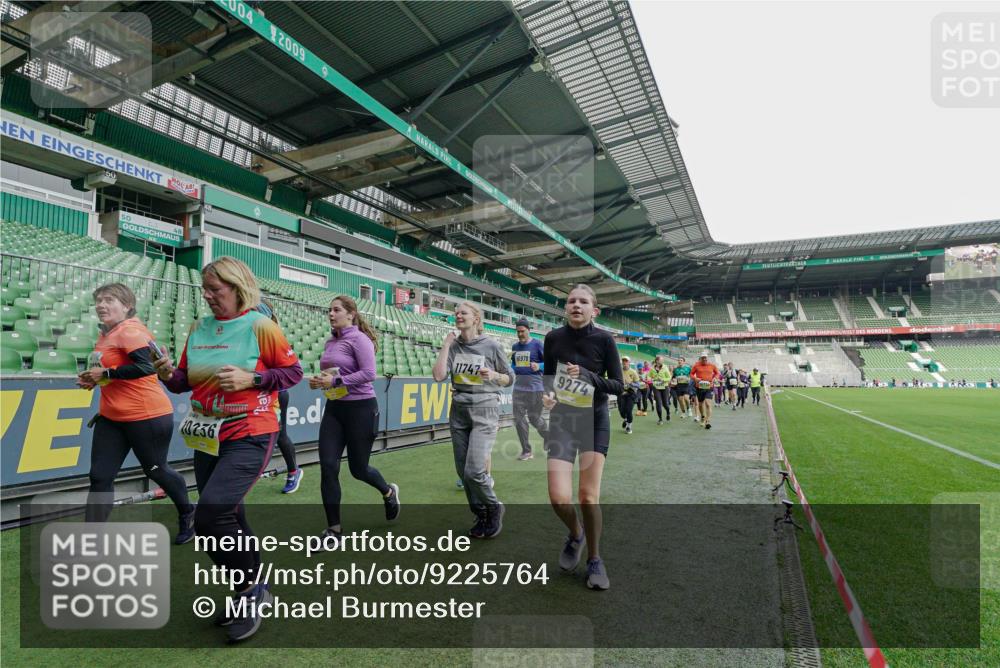 05.10.2025 - 20. swb-Marathon Bremen Michael Burmester http://msf.ph/oto/9225764 05.10.2025 10:41:29 Laufen im Stadion 7706, 8533, 9001, 9178, 9191, 9217, 9265, 9274, 9306, 9334, 9353, 9355, 9357, 9401, 9438, 9446, 9530, 9537, 9538, 9589, 9599, 9605, 9617, 9632, 9685, 9702, 9757, 9764, 9774, 9836, 9837, 9853, 9874, 9877, 9887, 9892, 9907, 9982, 10051, 10095, 10100, 10101, 10125, 10129, 10132, 10148, 10152, 10197, 10212, 10214, 10223, 10235, 10236, 10249, 10295, 10330, 10332, 10333, 10458, 10550, 10582, 10585, 10614, 10632, 10706, 10937, 10998, 11037, 11232, 11379, 11405, 11437 meine-sportfotos.de