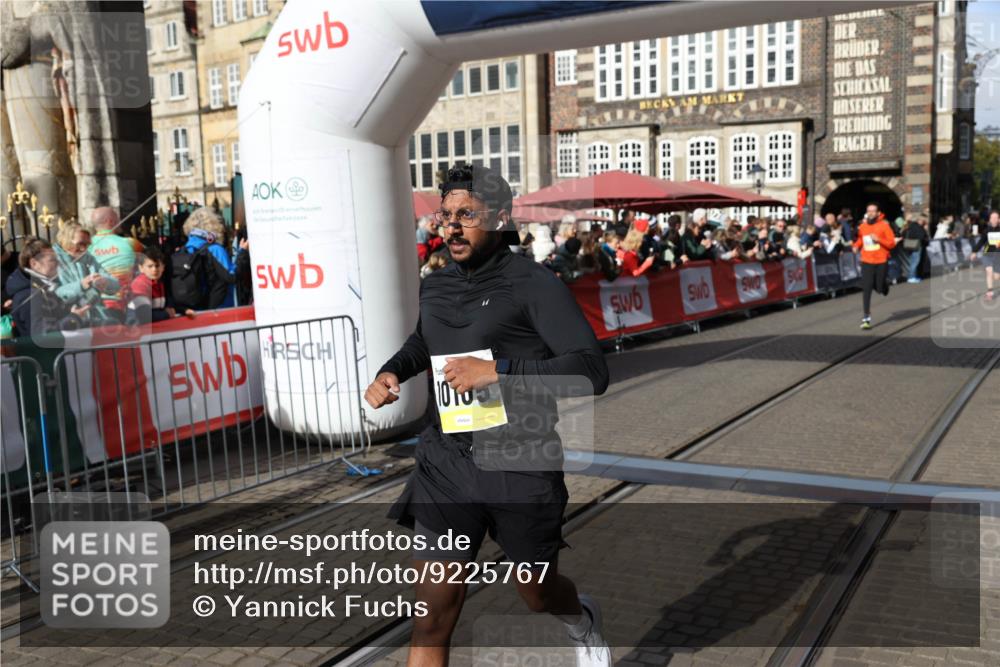 05.10.2025 - 20. swb-Marathon Bremen Yannick Fuchs http://msf.ph/oto/9225767 05.10.2025 10:57:04 Ziel 9451, 9669, 10105, 10397, 10867, 10924, 11168, 11274 meine-sportfotos.de