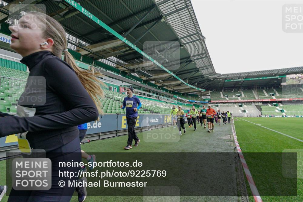 05.10.2025 - 20. swb-Marathon Bremen Michael Burmester http://msf.ph/oto/9225769 05.10.2025 10:41:30 Laufen im Stadion 7706, 8533, 9001, 9178, 9191, 9217, 9265, 9274, 9306, 9334, 9353, 9355, 9357, 9401, 9438, 9446, 9530, 9537, 9538, 9589, 9599, 9605, 9617, 9632, 9685, 9702, 9757, 9764, 9774, 9836, 9837, 9853, 9874, 9877, 9887, 9892, 9907, 9982, 10051, 10095, 10100, 10101, 10125, 10129, 10132, 10134, 10148, 10152, 10197, 10212, 10214, 10223, 10235, 10236, 10249, 10295, 10330, 10332, 10333, 10458, 10550, 10582, 10585, 10614, 10632, 10706, 10937, 10998, 11037, 11232, 11379, 11405, 11437 meine-sportfotos.de