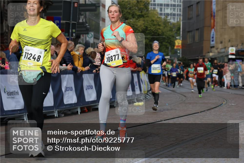 05.10.2025 - 20. swb-Marathon Bremen Strokosch-Dieckow http://msf.ph/oto/9225777 05.10.2025 10:48:56 Ziel 9216, 9255, 9317, 9583, 10047, 10733, 10877, 10973, 11248 meine-sportfotos.de