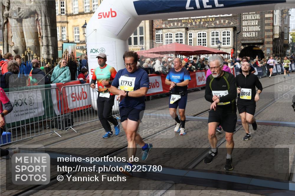 05.10.2025 - 20. swb-Marathon Bremen Yannick Fuchs http://msf.ph/oto/9225780 05.10.2025 11:00:21 Ziel 7177, 7621, 9495, 9672, 10345, 10489, 10889, 10919, 10985, 11050, 11125, 11600, 11713 meine-sportfotos.de
