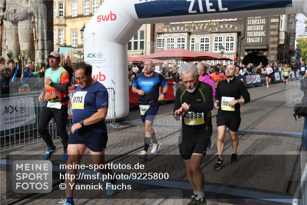 05.10.2025 - 20. swb-Marathon Bremen Yannick Fuchs http://msf.ph/oto/9225800 05.10.2025 11:00:21 Ziel 7177, 7621, 9495, 9672, 10345, 10489, 10889, 10919, 10985, 11050, 11125, 11600, 11713 meine-sportfotos.de